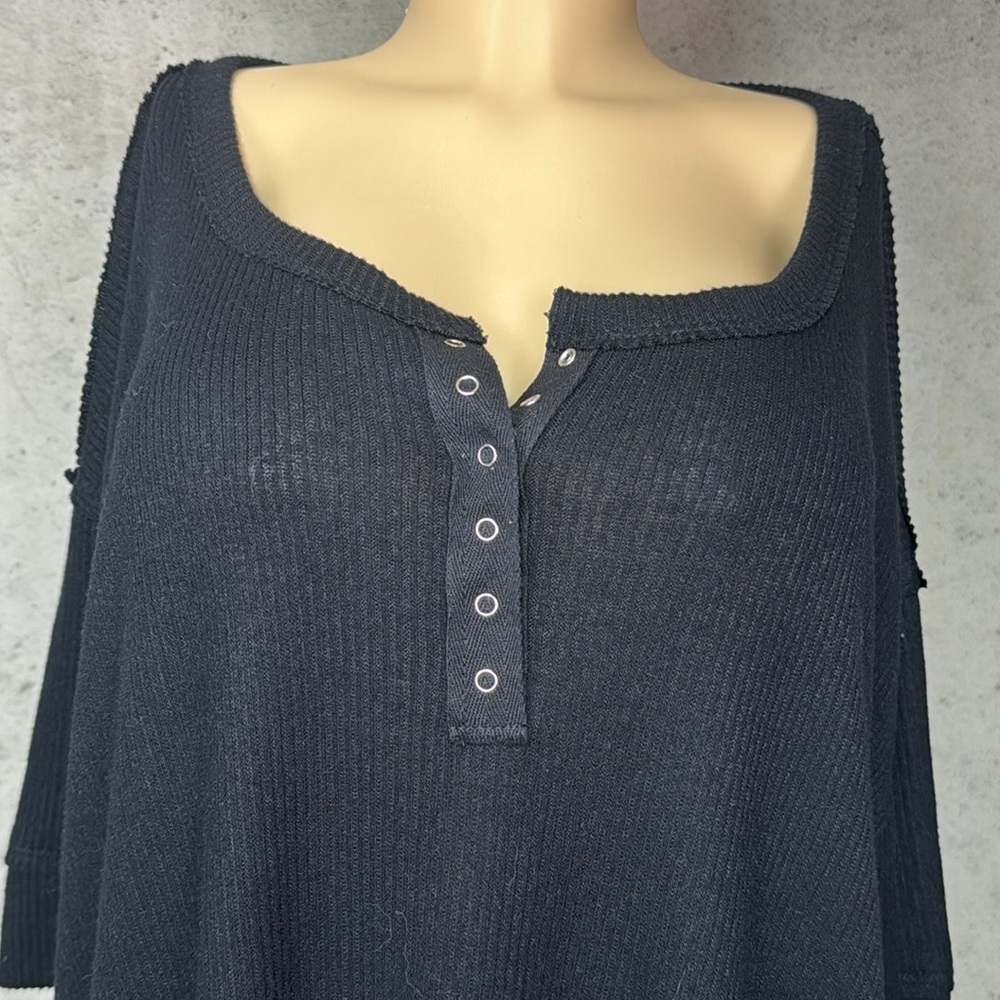 Three Bird Nest Leila Ribbed Henley oversized Top - Black - Picture 5 of 9